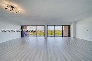 Gorgeous 2 BR & 3 BA unit at prestigious landmark The Cricket