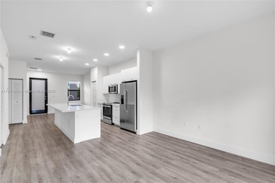 Beautiful Condo in the heart of Doral, 2/2 unit with elevator at