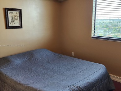 Beautifully 2/2 corner condo on the 12th floor, 1084 SF with