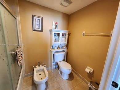 Beautifully 2/2 corner condo on the 12th floor, 1084 SF with