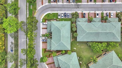 Enjoy resort-style living in this bright and spacious 3/2 corner