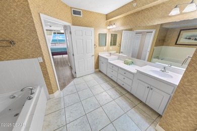 AWESOME DIRECT OCEANFRONT 3 BR / 3 BA LUXURIOUS CONDO LOCATED AT