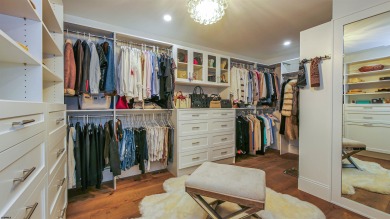 You'll love the feeling of warmth and spaciousness in this