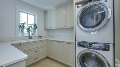 You'll love the feeling of warmth and spaciousness in this