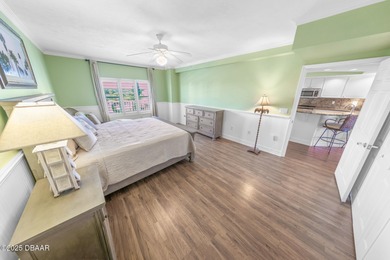 AWESOME DIRECT OCEANFRONT 3 BR / 3 BA LUXURIOUS CONDO LOCATED AT