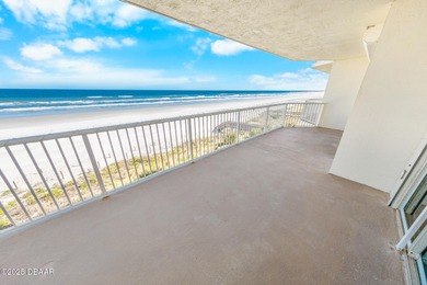 AWESOME DIRECT OCEANFRONT 3 BR / 3 BA LUXURIOUS CONDO LOCATED AT