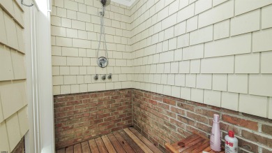 You'll love the feeling of warmth and spaciousness in this