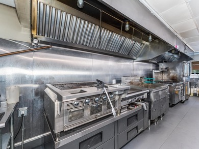 Lease-$11.62/SF/YR Start your own restaurant without the big