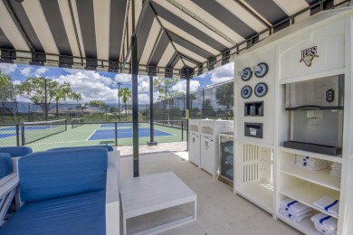 Turnkey 3BR/3BA + Den spacious upstairs condo in Orchid Hammock