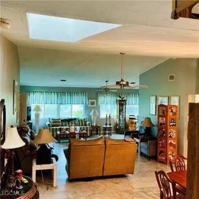 Discover this well-maintained rear southern exposure attached