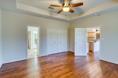 This conviently located triplex in Horseshoe Bay's Applehead