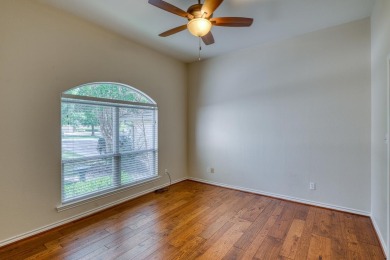 This conviently located triplex in Horseshoe Bay's Applehead