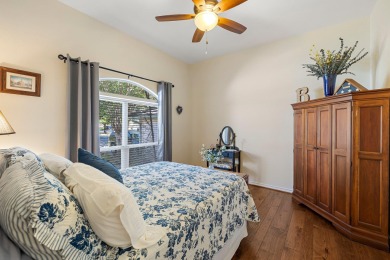 This conviently located triplex in Horseshoe Bay's Applehead