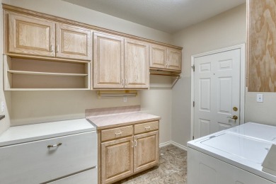 This conviently located triplex in Horseshoe Bay's Applehead