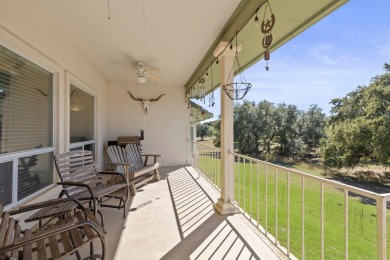 This conviently located triplex in Horseshoe Bay's Applehead