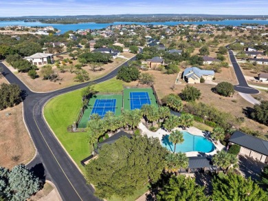 This conviently located triplex in Horseshoe Bay's Applehead