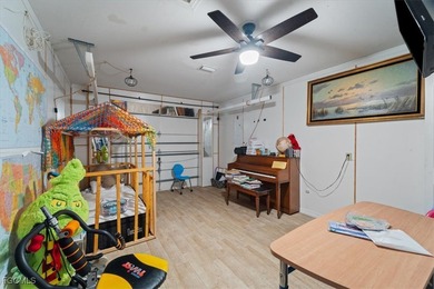 Welcome to 2984 Lincoln Blvd, Fort Myers, FL 33916! You'll feel