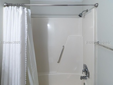 Beautiful 2nd floor villa in C building with great views &