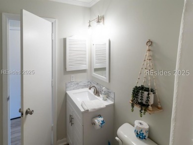 Beautiful 2nd floor villa in C building with great views &