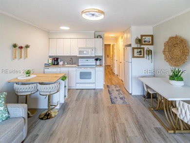 Beautiful 2nd floor villa in C building with great views &