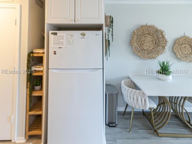 Beautiful 2nd floor villa in C building with great views &