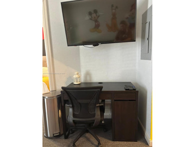 This is a money-making machine! Fully remodeled, furnished, and