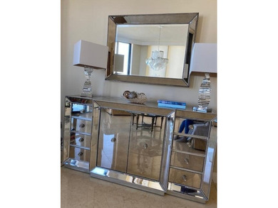 Spectacular, Contemporary Building on the Water! Walk or ride