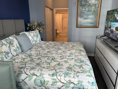 Spectacular, Contemporary Building on the Water! Walk or ride