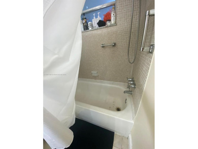 ** EXCELLENT LOCATION!!! NORTH MIAMI BEACH!!!! ..BEAUTIFUL 1 BIG