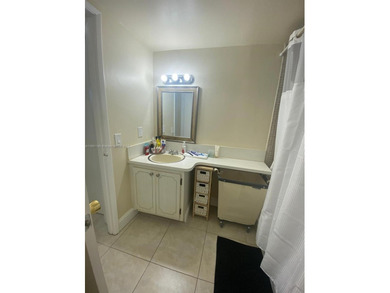 ** EXCELLENT LOCATION!!! NORTH MIAMI BEACH!!!! ..BEAUTIFUL 1 BIG