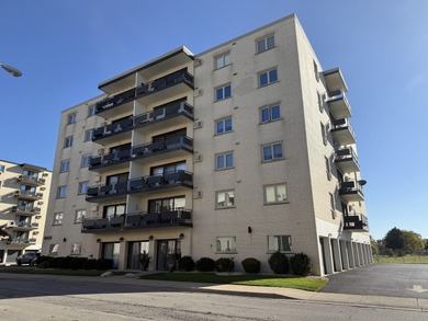 Spacious one-bedroom unit located in the Grove Towers. Long