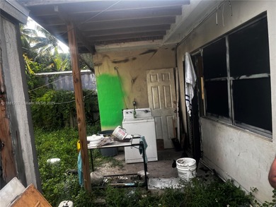 Investor special! Single-family home featuring 3 bedrooms and 2