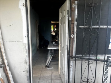 Investor special! Single-family home featuring 3 bedrooms and 2