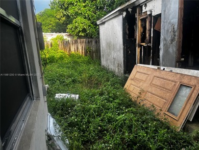 Investor special! Single-family home featuring 3 bedrooms and 2