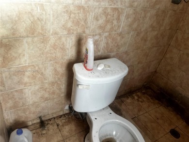 Investor special! Single-family home featuring 3 bedrooms and 2