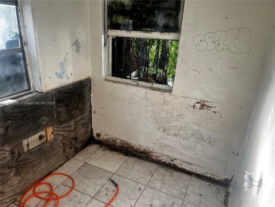 Investor special! Single-family home featuring 3 bedrooms and 2