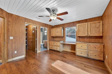 One or more photo(s) has been virtually staged. Experience