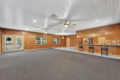 One or more photo(s) has been virtually staged. Experience