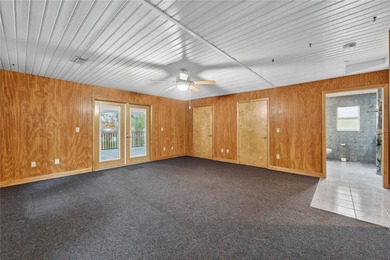 One or more photo(s) has been virtually staged. Experience