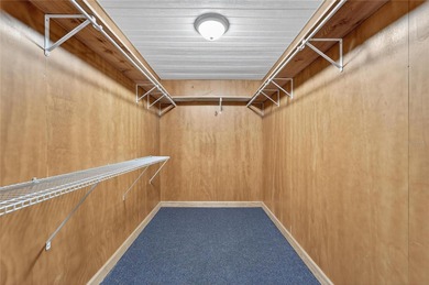 One or more photo(s) has been virtually staged. Experience