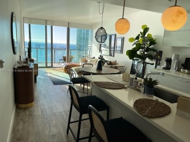 Spectacular 2 bedrooms + Den ,in Paraiso Bay Top of the line