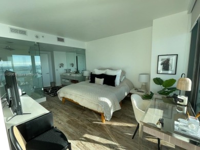 Spectacular 2 bedrooms + Den ,in Paraiso Bay Top of the line