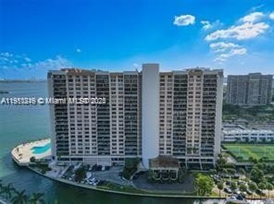 Gorgeous 2 BR & 3 BA unit at prestigious landmark The Cricket