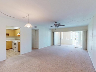 CHARLOTTE SQUARE UPDATED FIRST-FLOOR 2/2 CONDO WITH FLORIDA ROOM