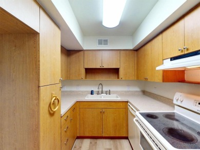 CHARLOTTE SQUARE UPDATED FIRST-FLOOR 2/2 CONDO WITH FLORIDA ROOM