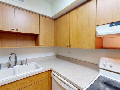 CHARLOTTE SQUARE UPDATED FIRST-FLOOR 2/2 CONDO WITH FLORIDA ROOM