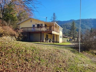 Upgraded 3-bedroom home in Douglas City with finished walk out