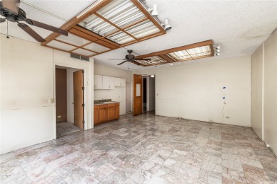 Prime Commercial Space in Honolulu! Unlock the potential of you