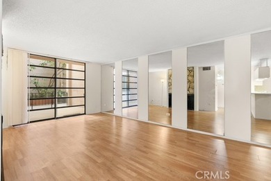 Great Condo, Great Price!!  This condo is conveniently located