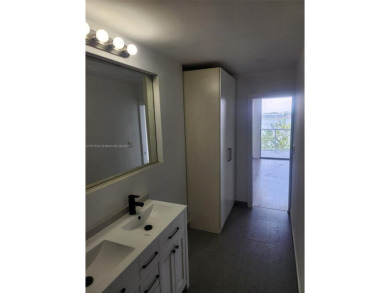 BEAUTIFUL 1/1 UNIT IN GREAT LOCATION. OPEN KITCHEN WITH SS